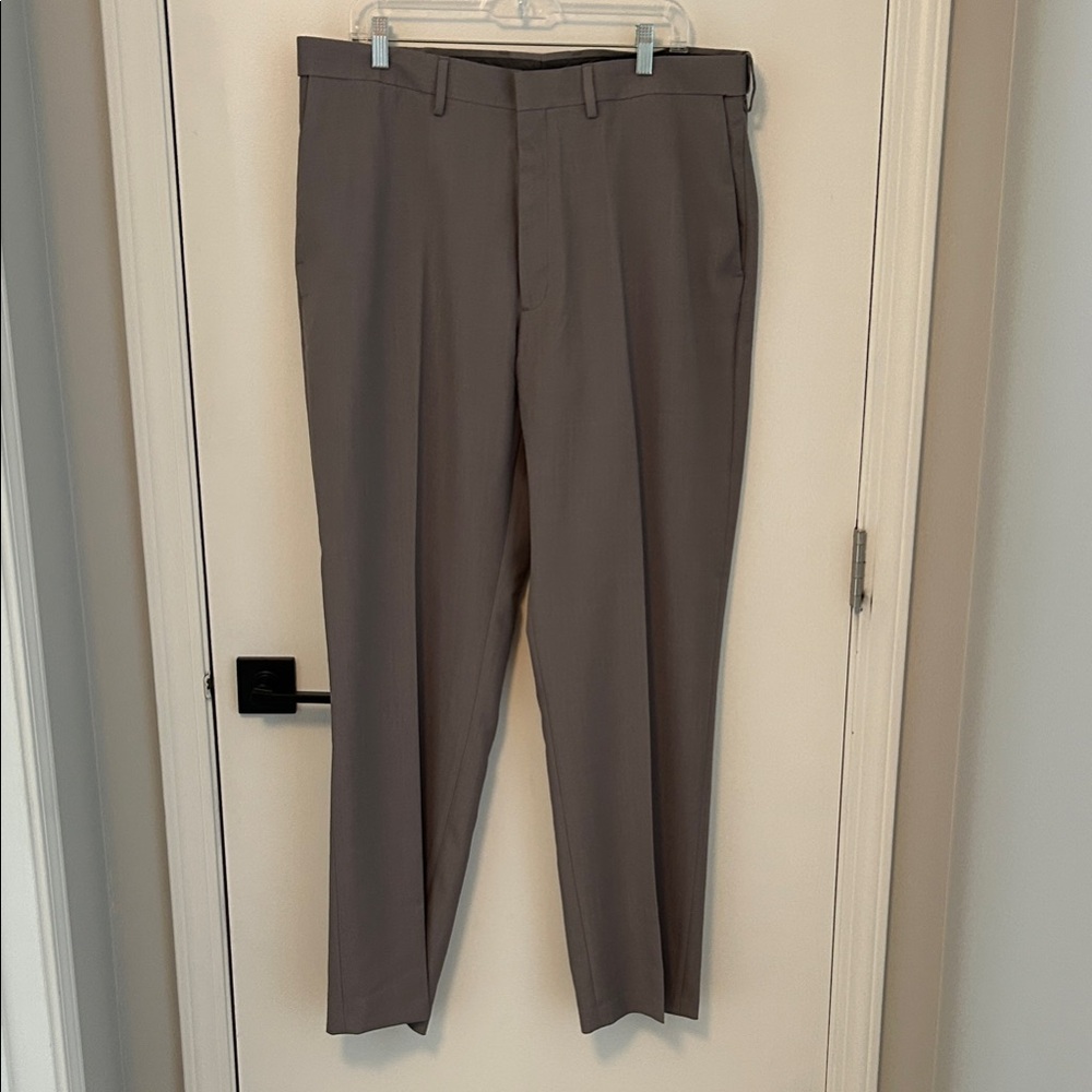 Haggar Men's Classic Gray Dress Pants